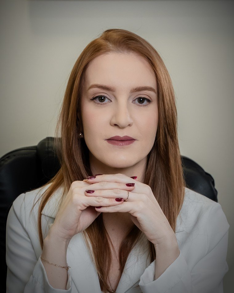 Dra. Mariana Mara da Silva